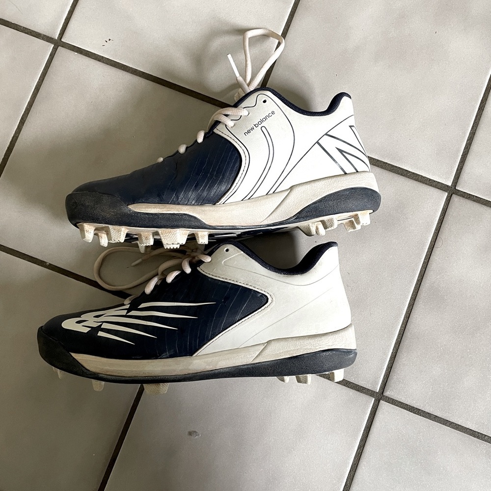 New Balance Baseball Cleats Size 6 (men/youth)